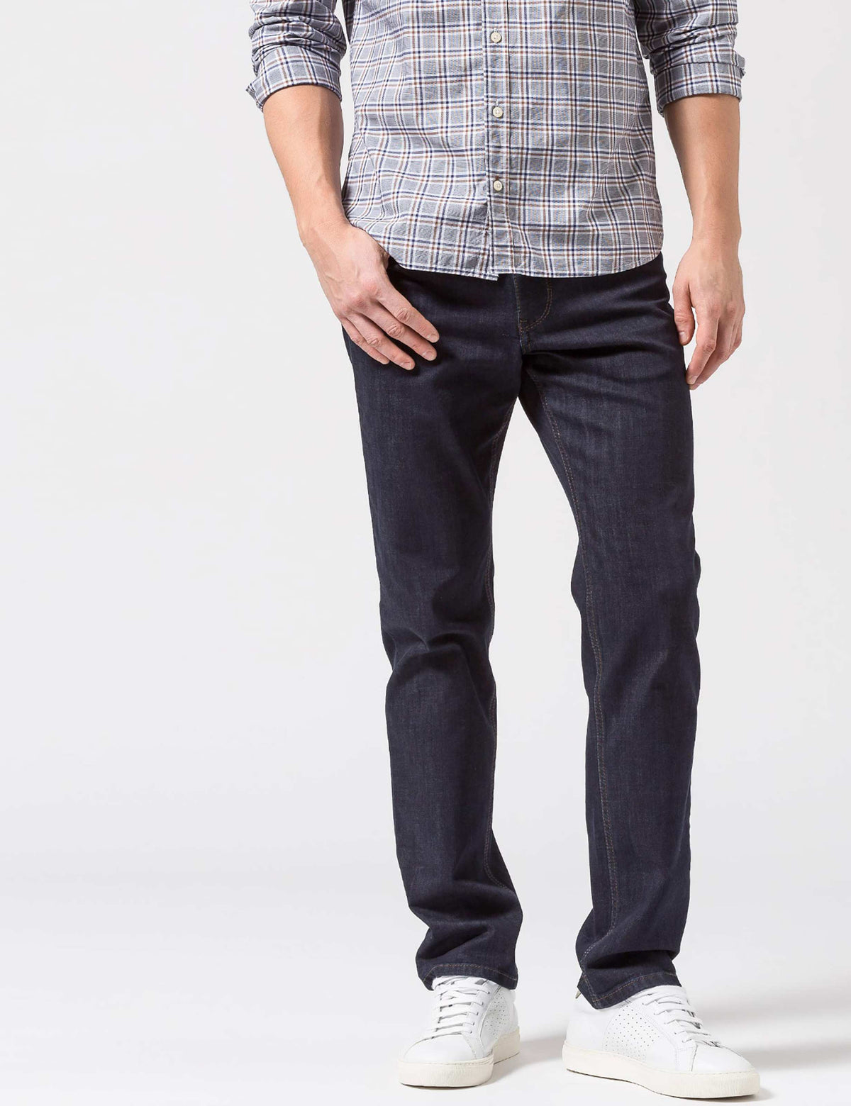 Brax Cooper Denim jeans in dark blue, front on model